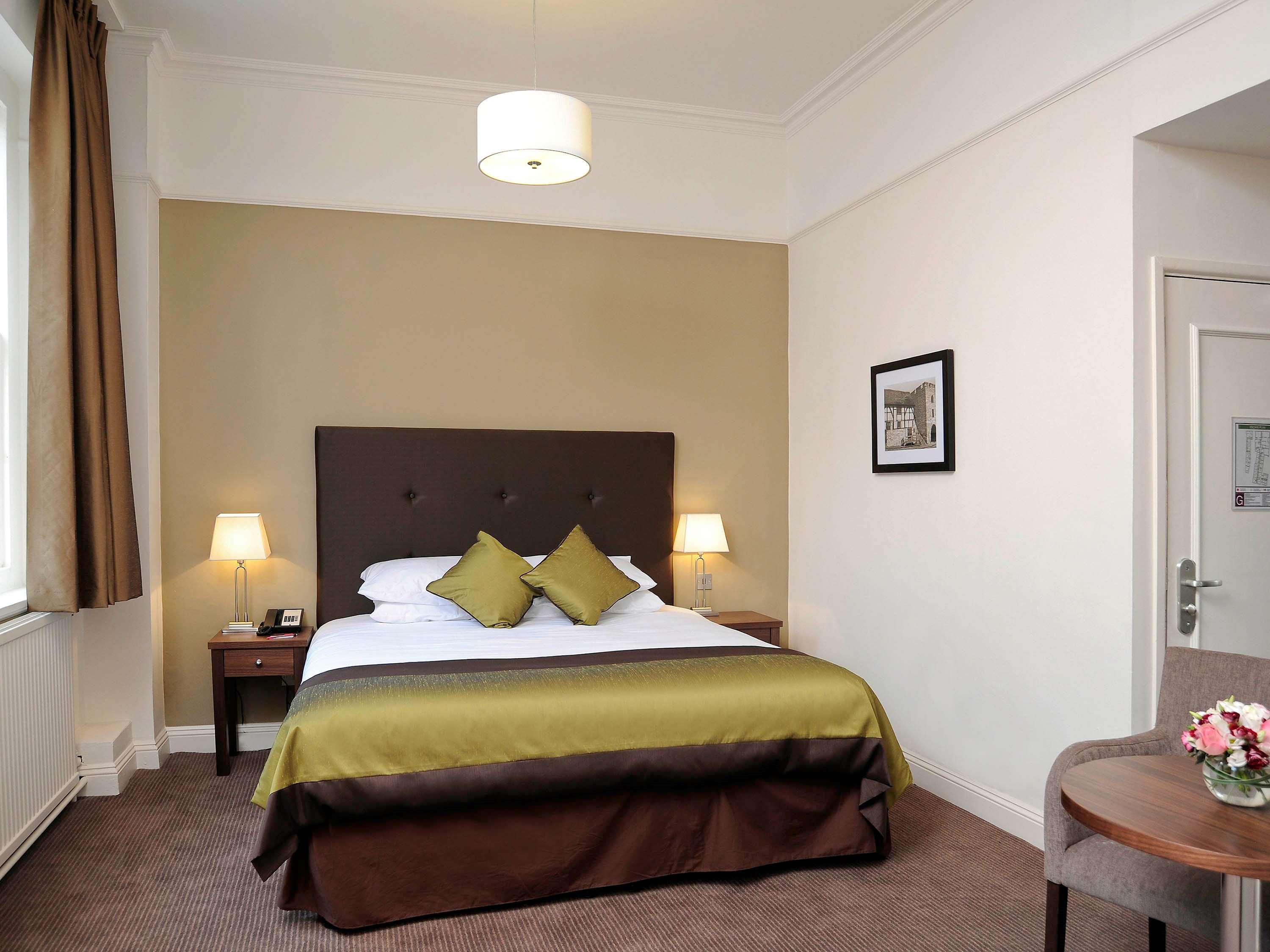 Mercure Centre Dolphin Hotel 4*