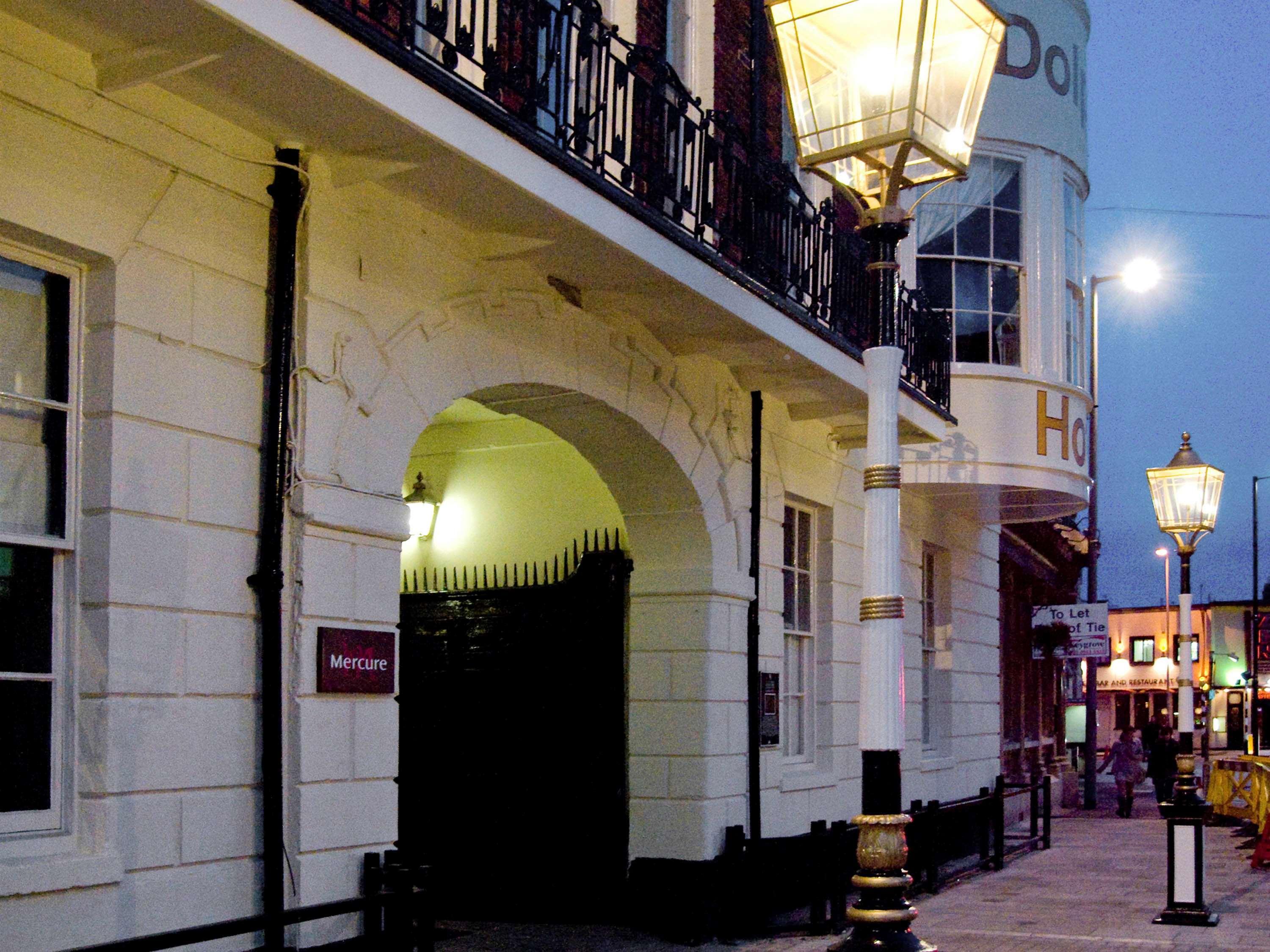 Hotel Mercure Centre Dolphin 4*
