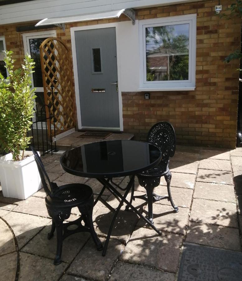 Quest Fulfiller - Near General Hospital, Free Parking & Garden
