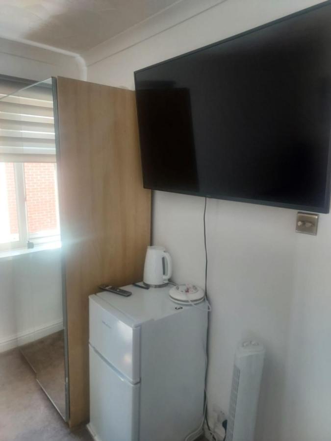 Capsule hotel Alder En-suite Self Caring Private Shower 2 Southampton