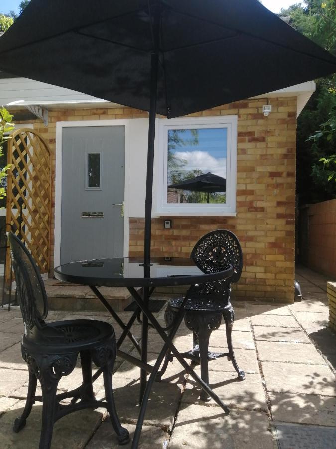 Quest Fulfiller - Near General Hospital, Free Parking & Garden Apartment *