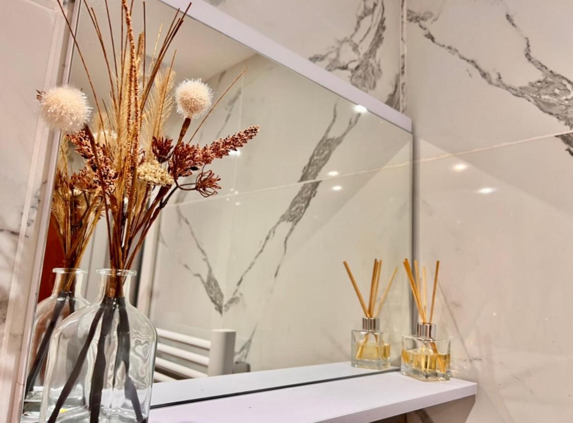 Modern Studio In Centre *