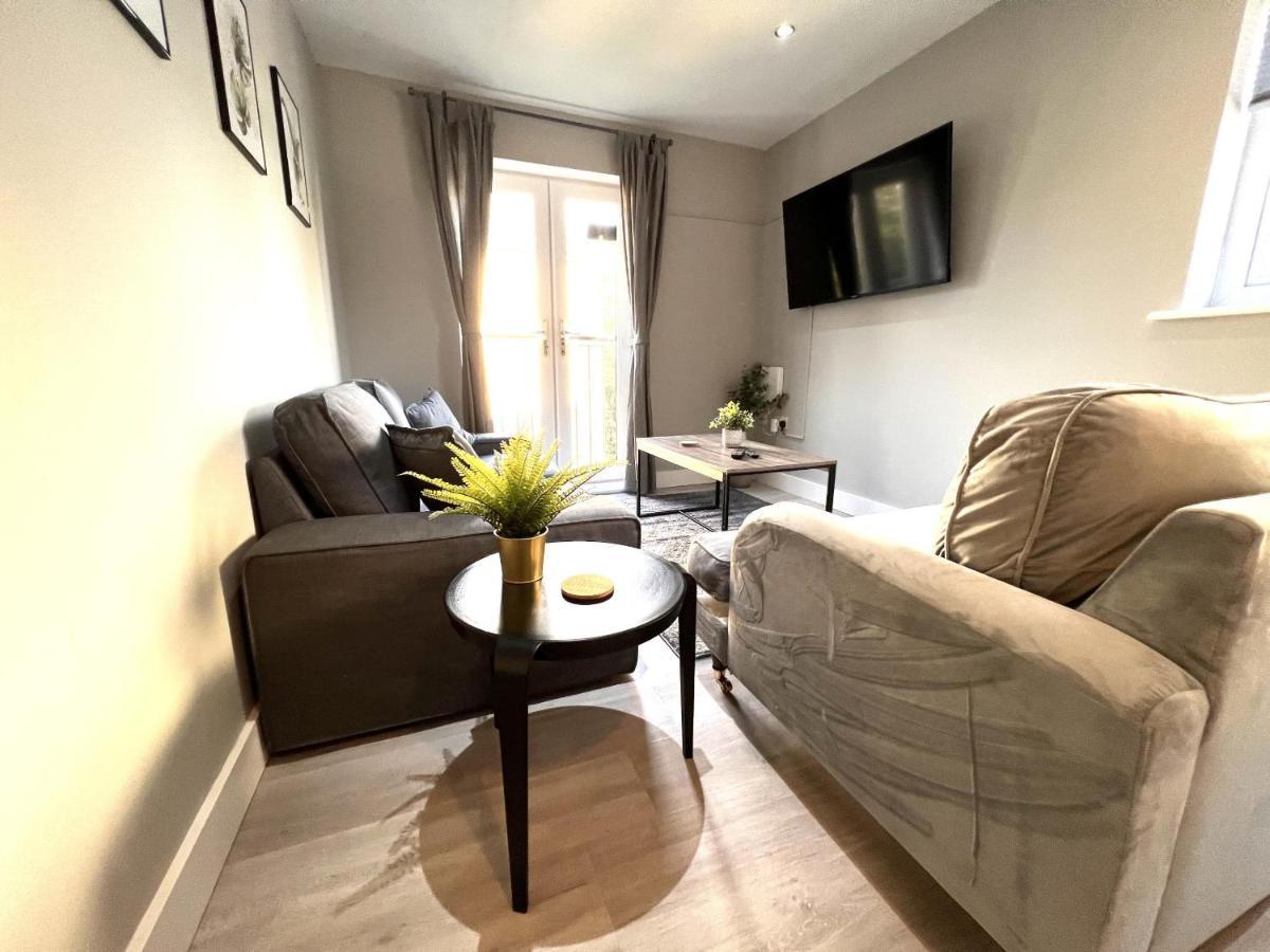 Perfect For Contractors 2 Bedroom- 2 Bathrooms- 4 Single Beds- Free Parking * Southampton