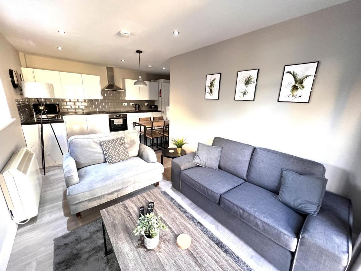 Perfect For Contractors 2 Bedroom- 2 Bathrooms- 4 Single Beds- Free Parking Southampton