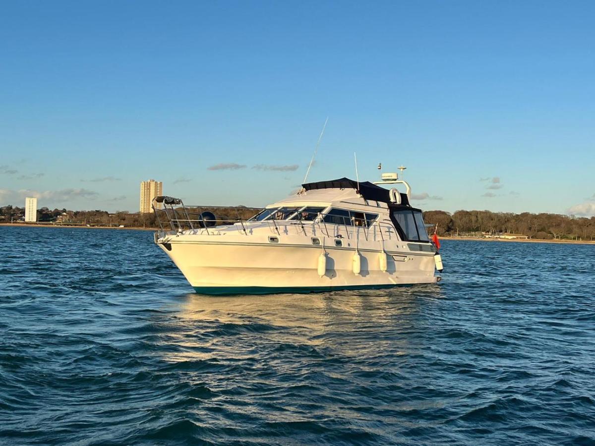 Botel Luxury Yacht Haven: Ocean Village Marina Southampton