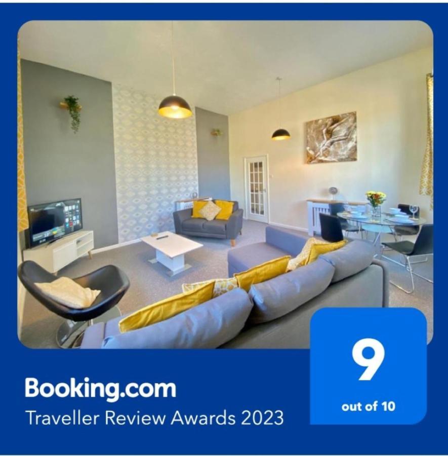 4 Single Beds Or 2 Doubles - Free Parking Spaces - Smart Tv's - Centre Spacious Flat *