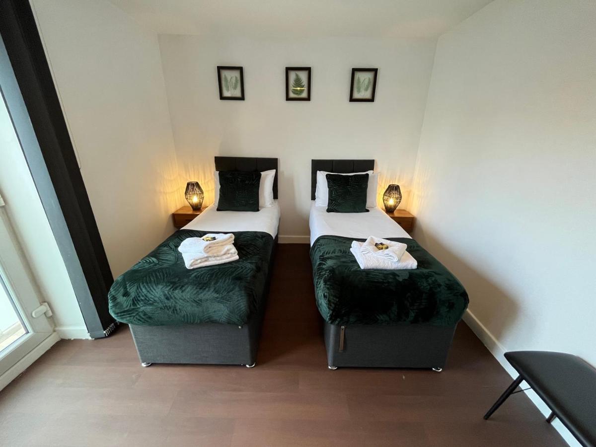 Stylish 2 Bed Riverside Flat, Single Or Kingsize Beds, Free Parking Apartment