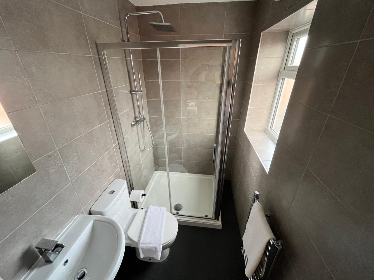 Stylish 2 Bed Riverside Flat, Single Or Kingsize Beds, Free Parking