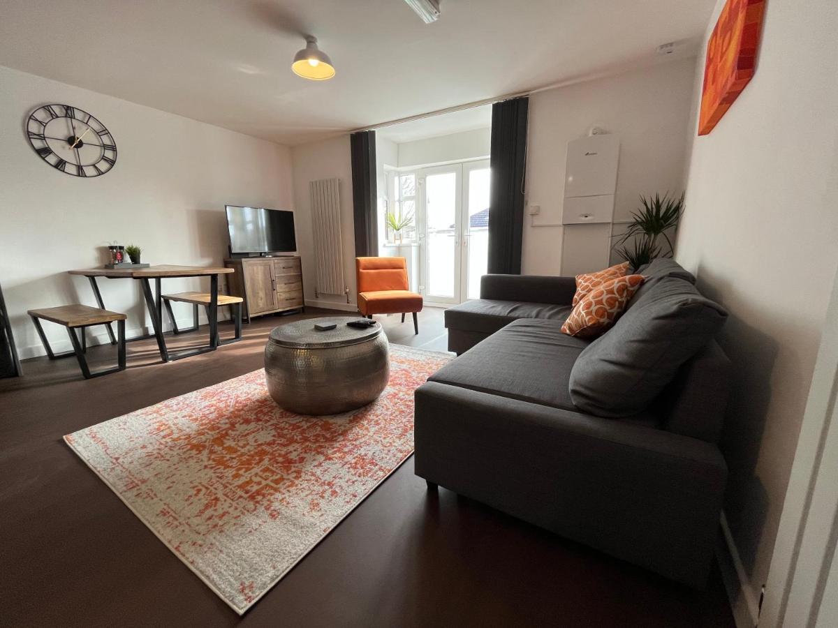 Stylish 2 Bed Riverside Flat, Single Or Kingsize Beds, Free Parking