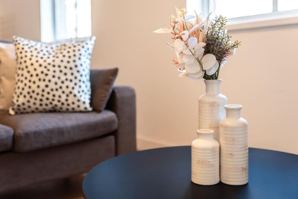 Jasper- 2 Bed Flat With Parking Apartment *