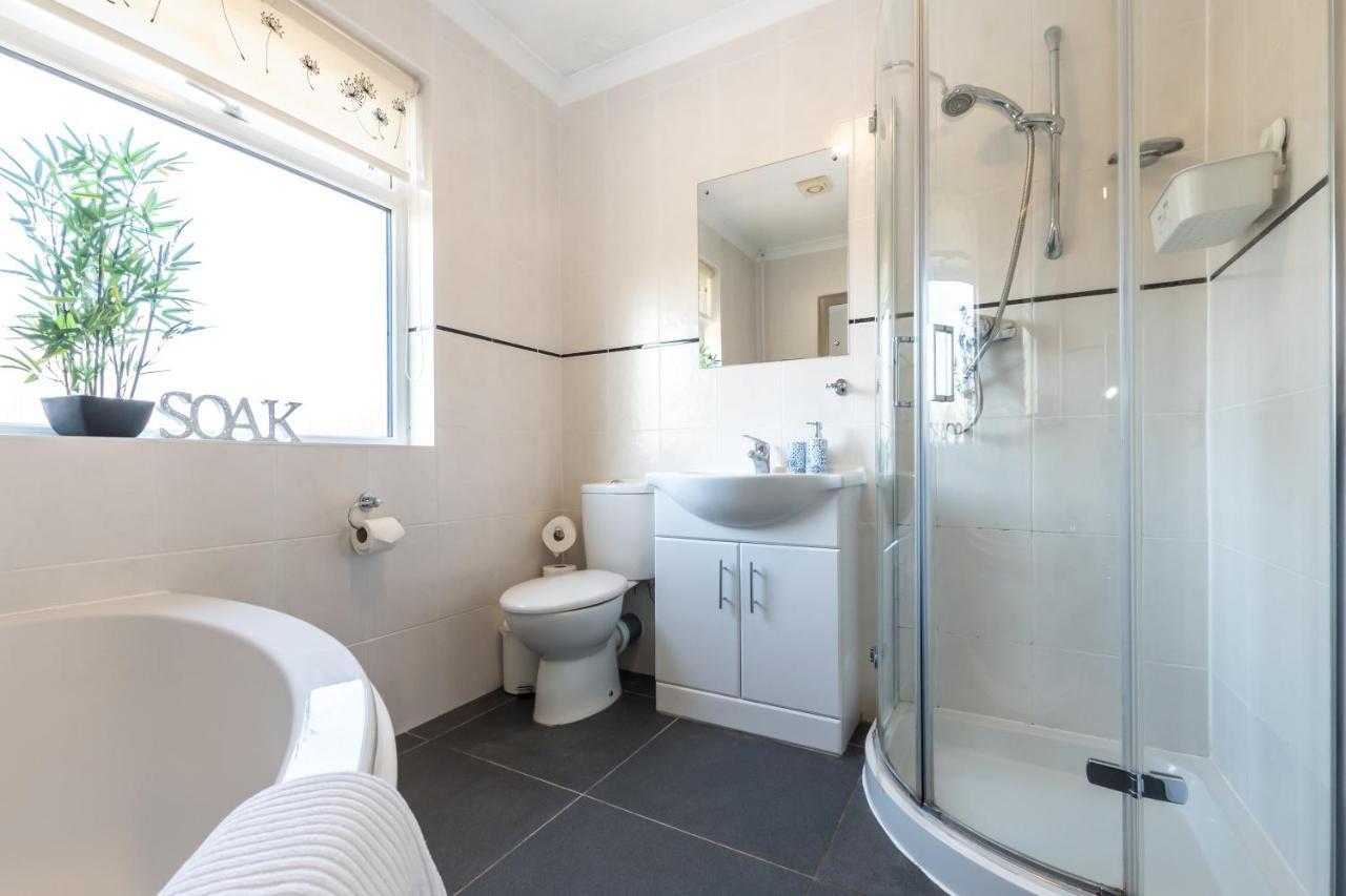 Cheerful 3-bedroom Douglas House With Patio