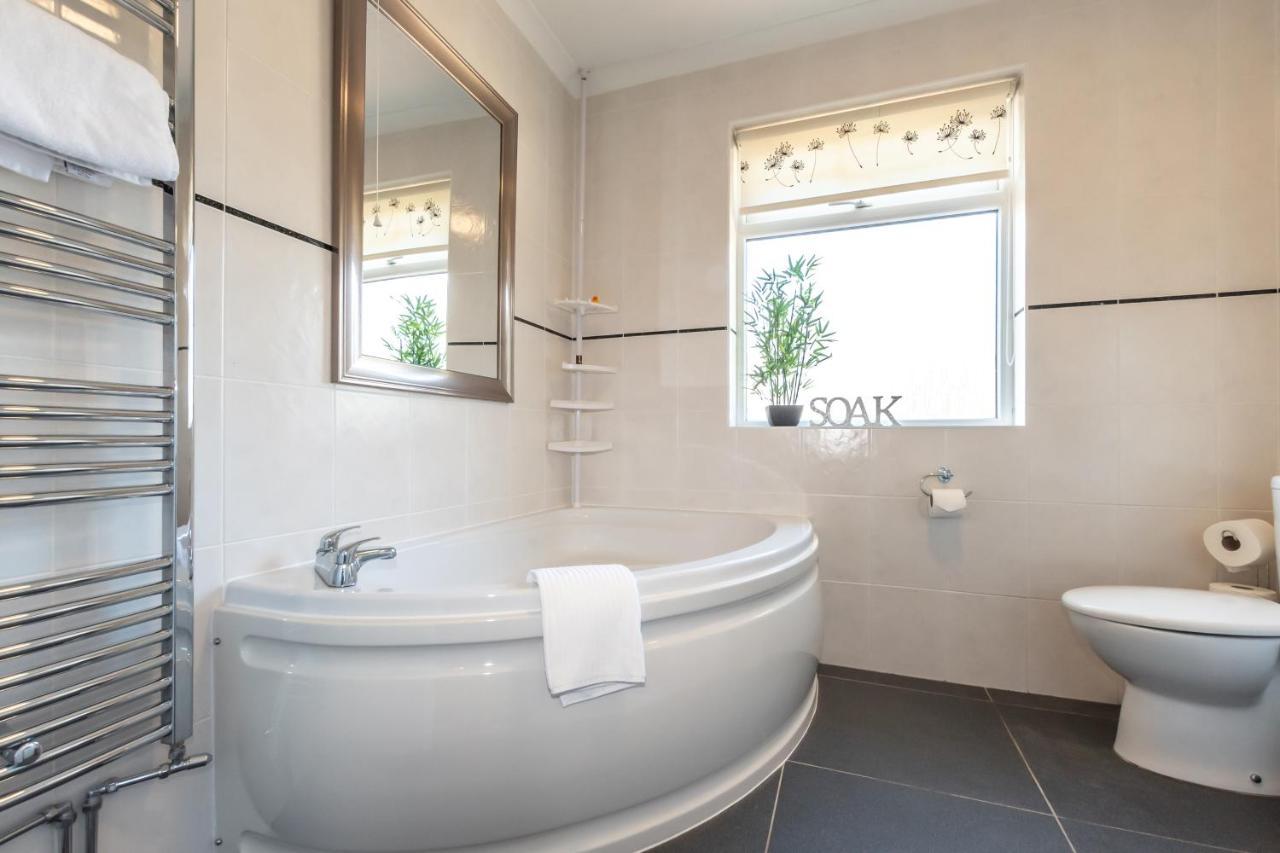 Cheerful 3-bedroom Douglas House With Patio Holiday home