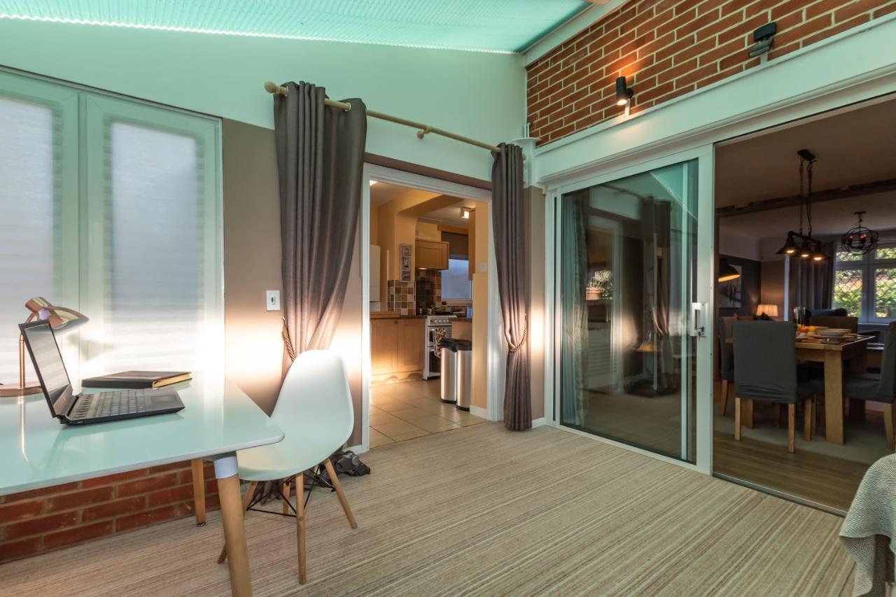 Cheerful 3-bedroom Douglas House With Patio Southampton