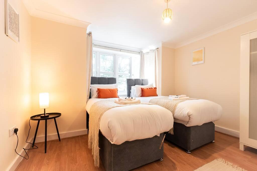 Zircon - 2 Bed Flat With Parking