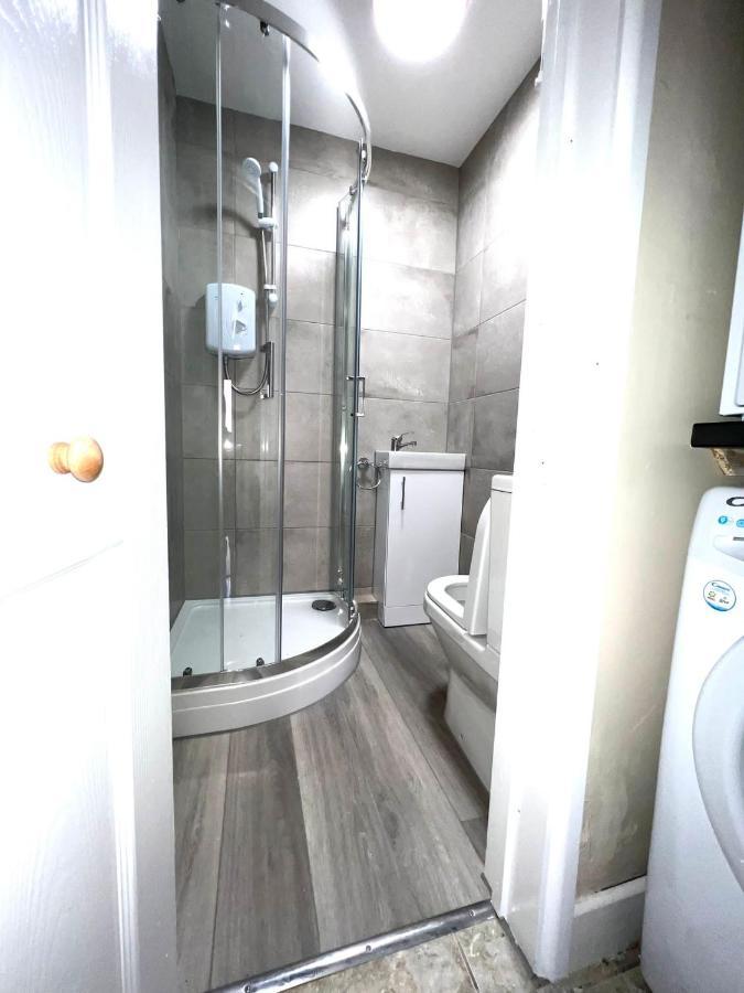 Shirley House: Centre Self-catering With Smart Access Guest house