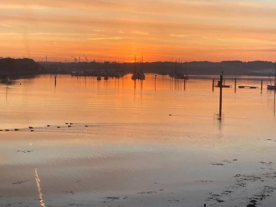 Brooklands Farm Hamble River With River Frontage And Garden Apartment *