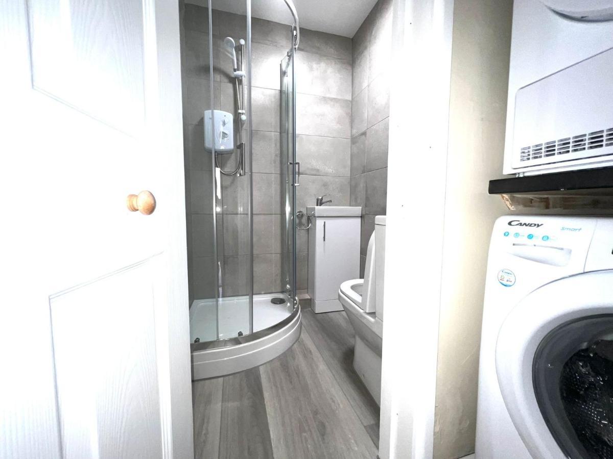 Shirley House: Centre Self-catering With Smart Access Guest house