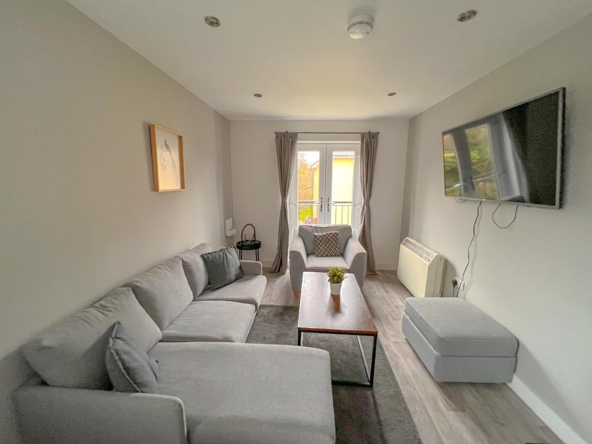 Perfect For Contractors 2 Bedroom- 2 Bathrooms- 4 Single Beds- Free Parking *