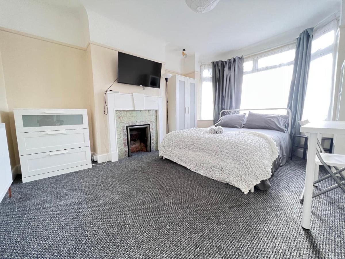 Shirley House: Centre Self-catering With Smart Access Guest house
