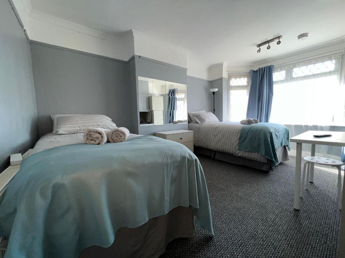 Guest house Shirley House: Centre Self-catering With Smart Access