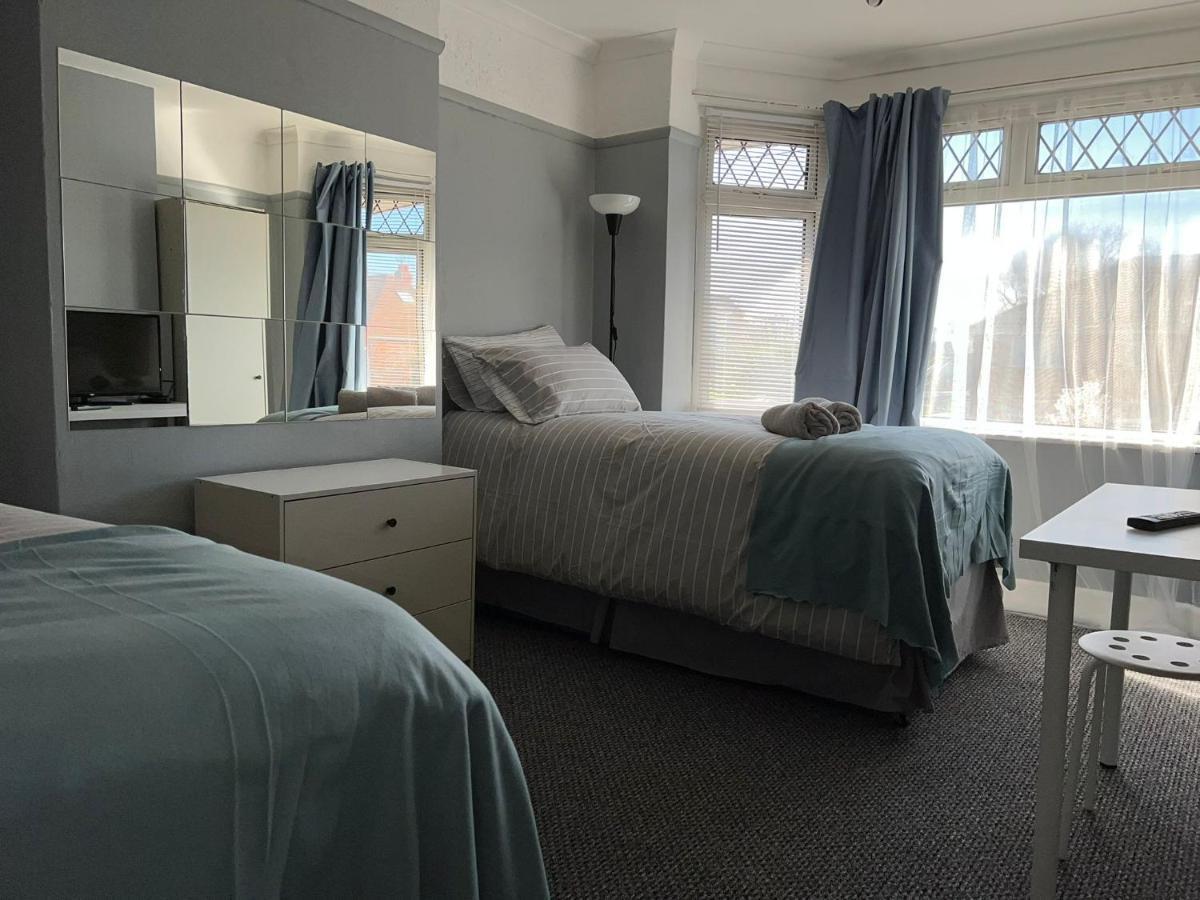 Guest house Shirley House: Centre Self-catering With Smart Access Southampton