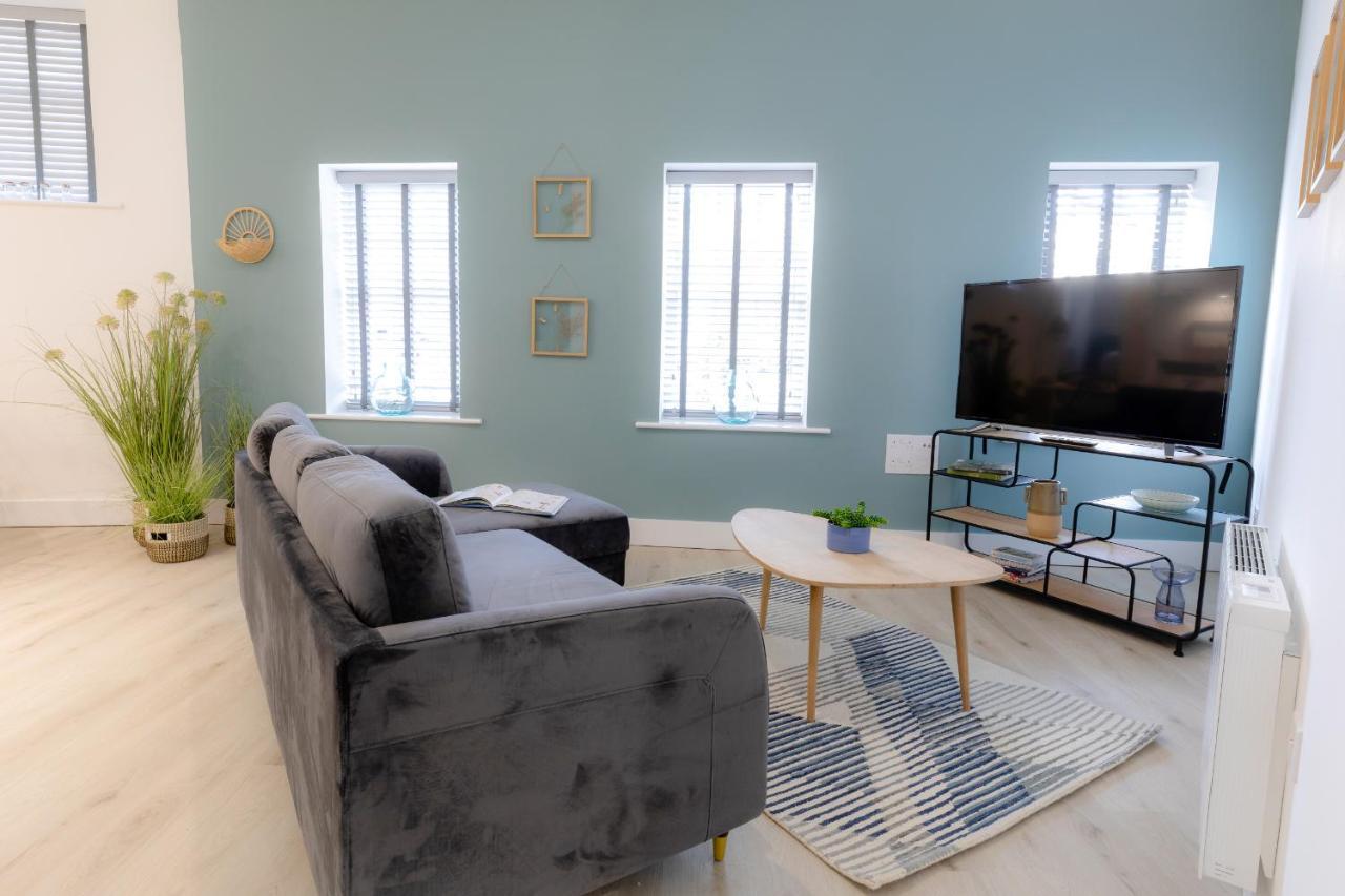 Courtyard Retreat- Free Evening Parking Southampton
