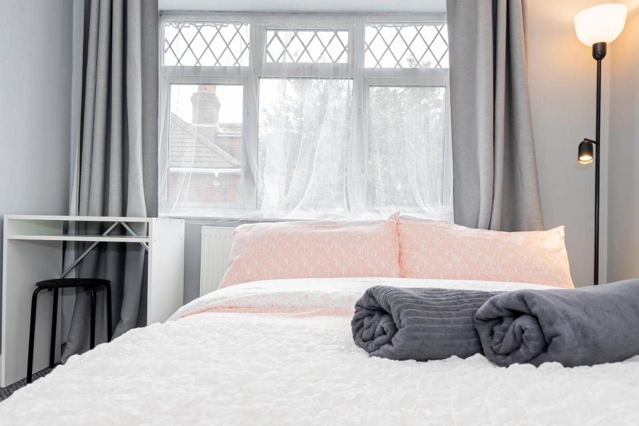 Shirley House: Centre Self-catering With Smart Access Guest house *