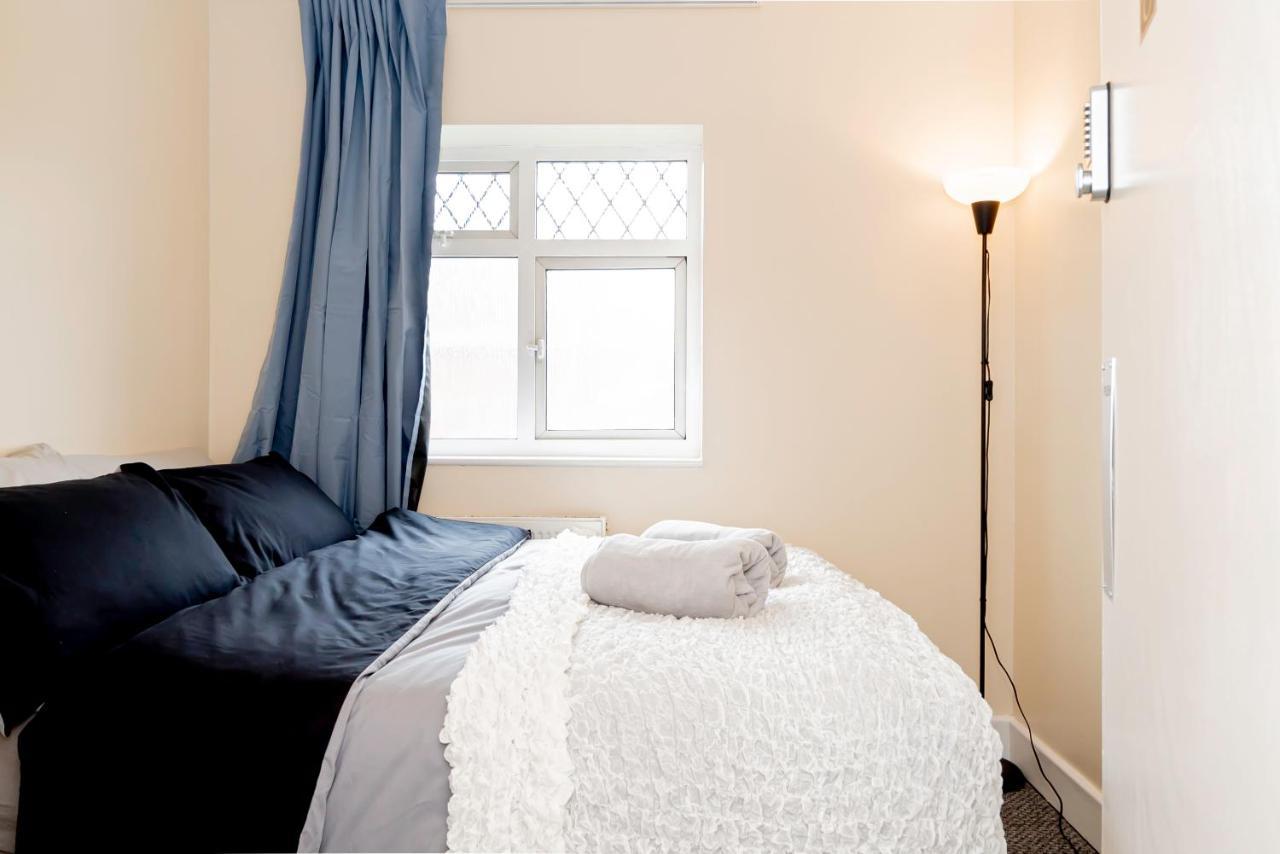 Guest house Shirley House: Centre Self-catering With Smart Access Southampton