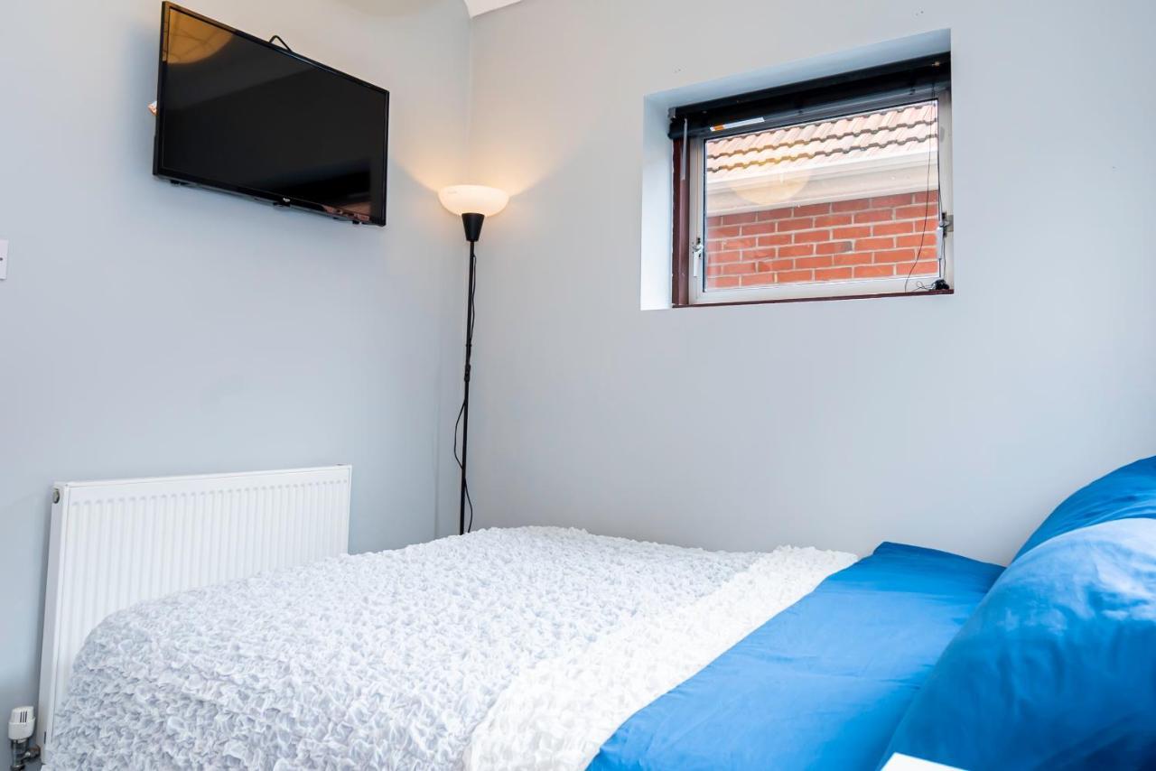 Guest house Shirley House: Centre Self-catering With Smart Access Southampton