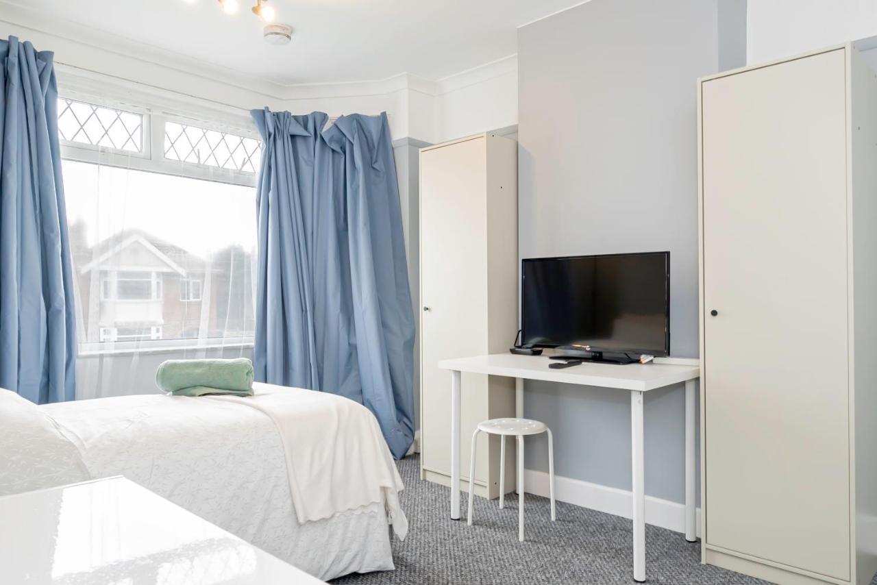 Guest house Shirley House: Centre Self-catering With Smart Access