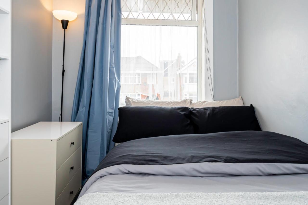 Guest house Shirley House: Centre Self-catering With Smart Access Southampton