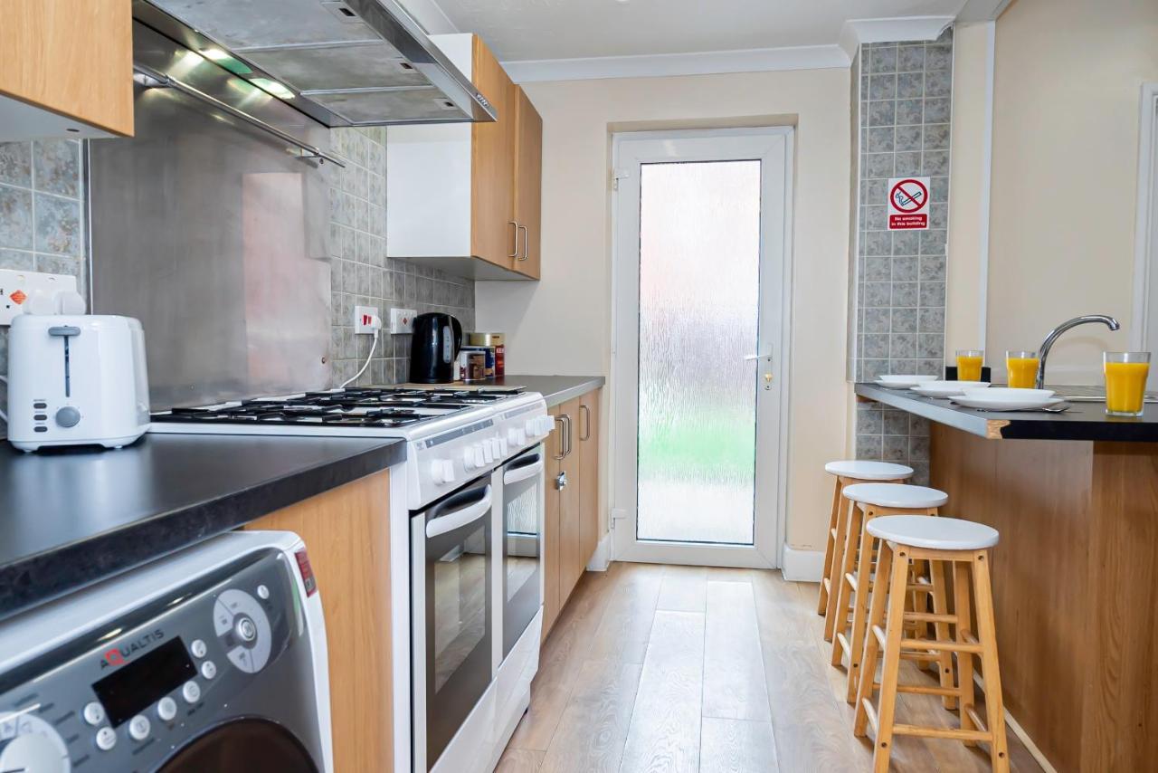 Guest house Shirley House: Centre Self-catering With Smart Access