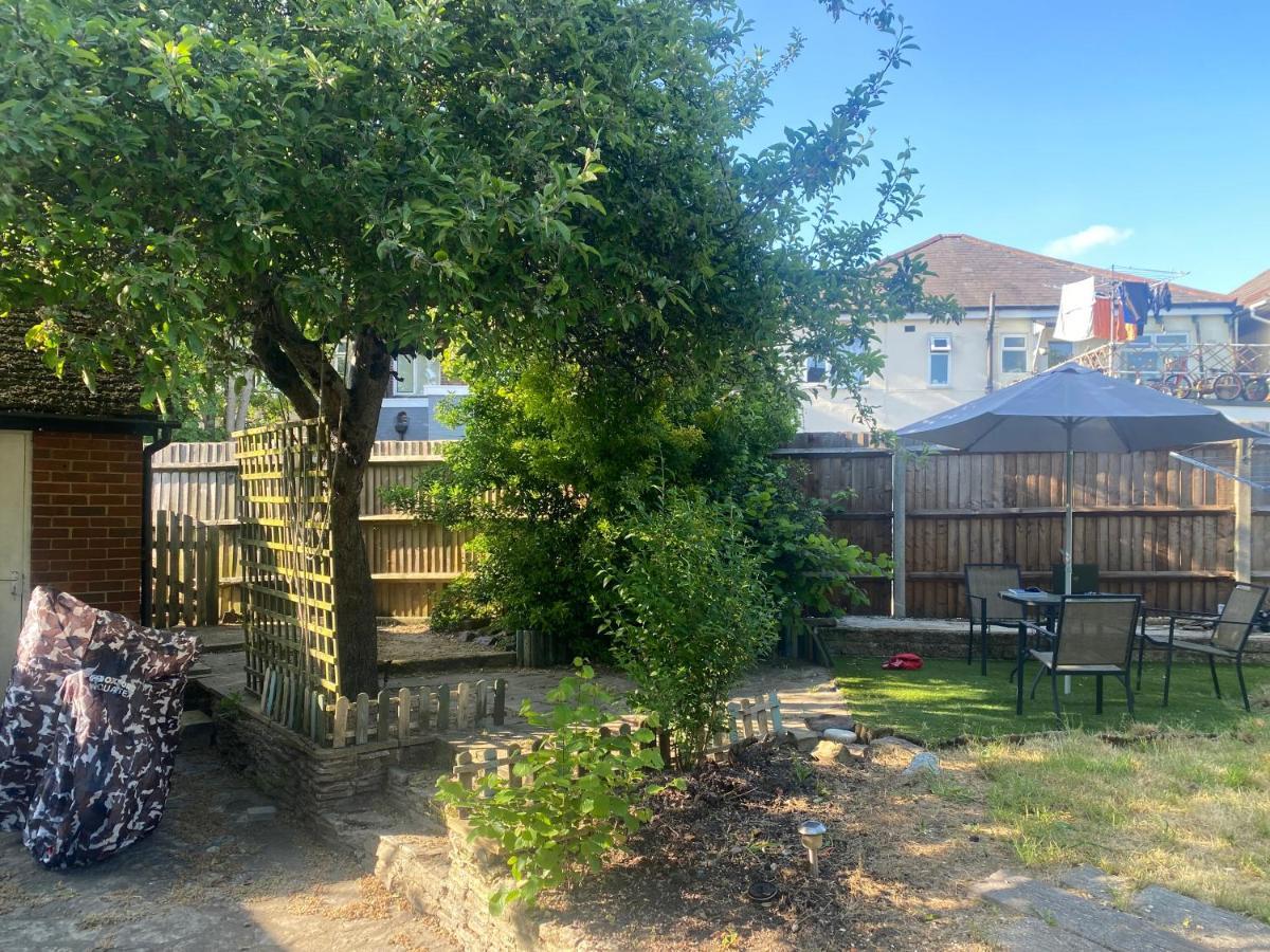 Bittern With Free Parking & Parking For Cruise Available, Full Access To Kitchen In *
