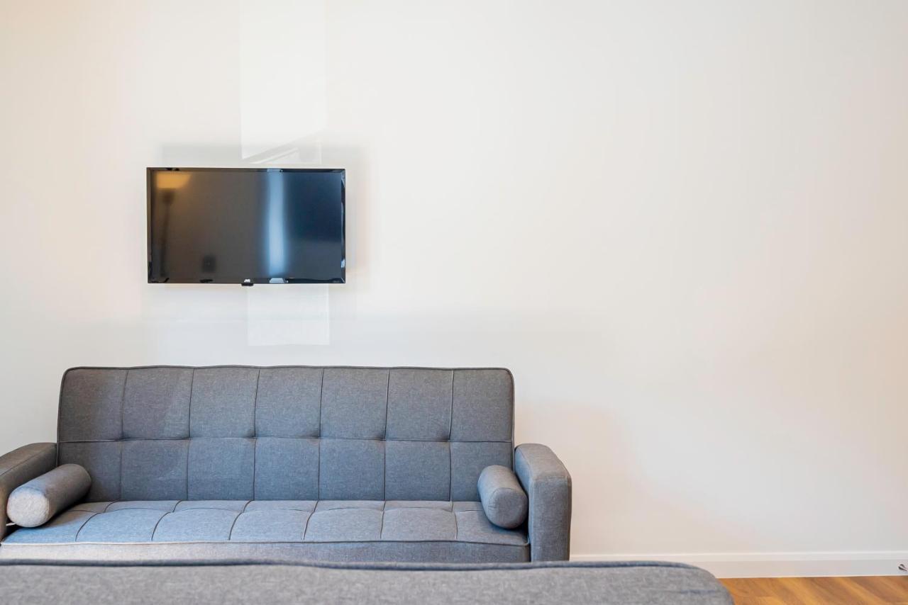Shirley Apartments, 2 Bedroom, Sleeps Up To 6, New Build, 6 Min Drive To Cruise Ship Terminals And Centre Apartment