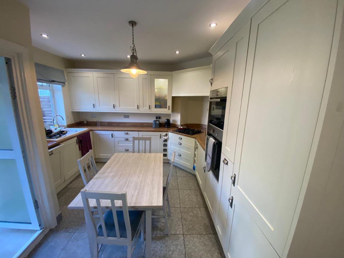 Homestay Bittern With Free Parking & Parking For Cruise Available, Full Access To Kitchen In