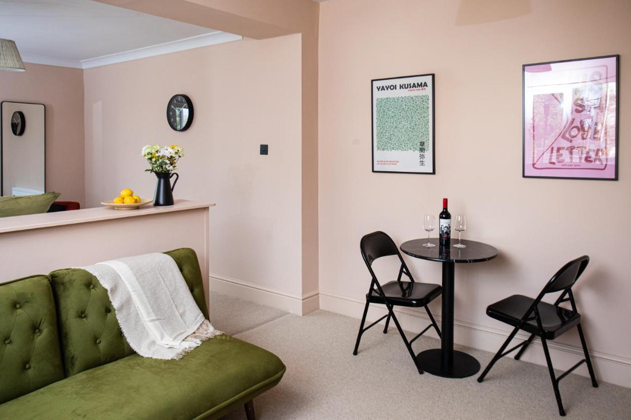 Settle - Stylish Self Check-in & Self Catering Apartment