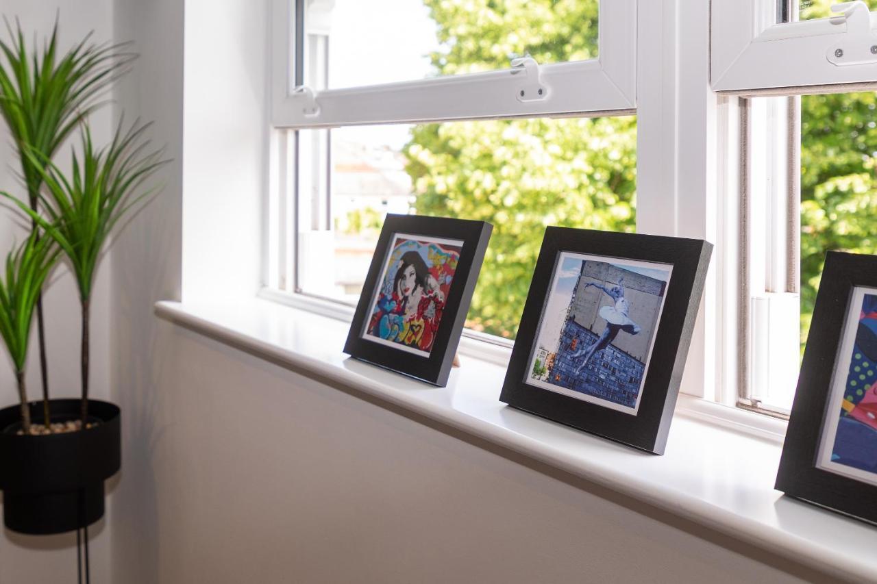 Ultra Modern Two Bedroom & Two Bathroom With Free Large Parking Holiday home Southampton