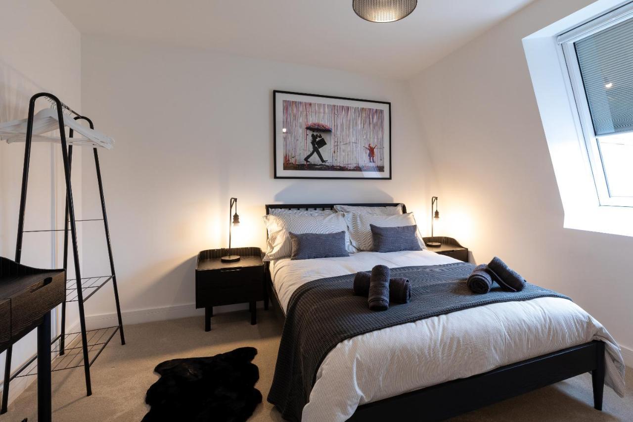 Ultra Modern Two Bedroom & Two Bathroom With Free Large Parking Holiday home Southampton