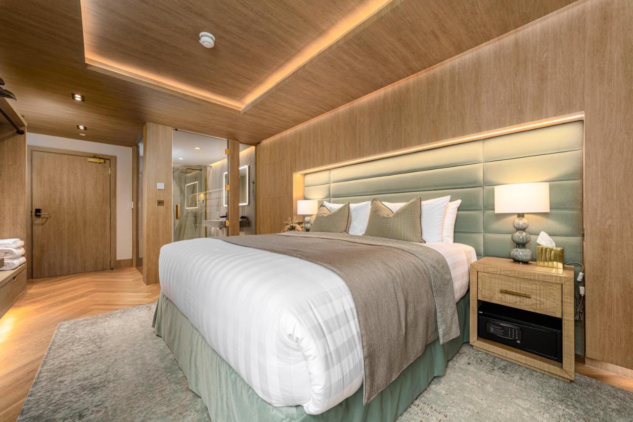 No.4 Carlton Hotel