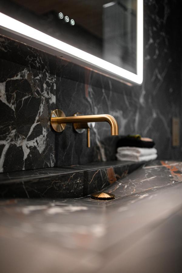 No.4 Carlton Hotel 5*