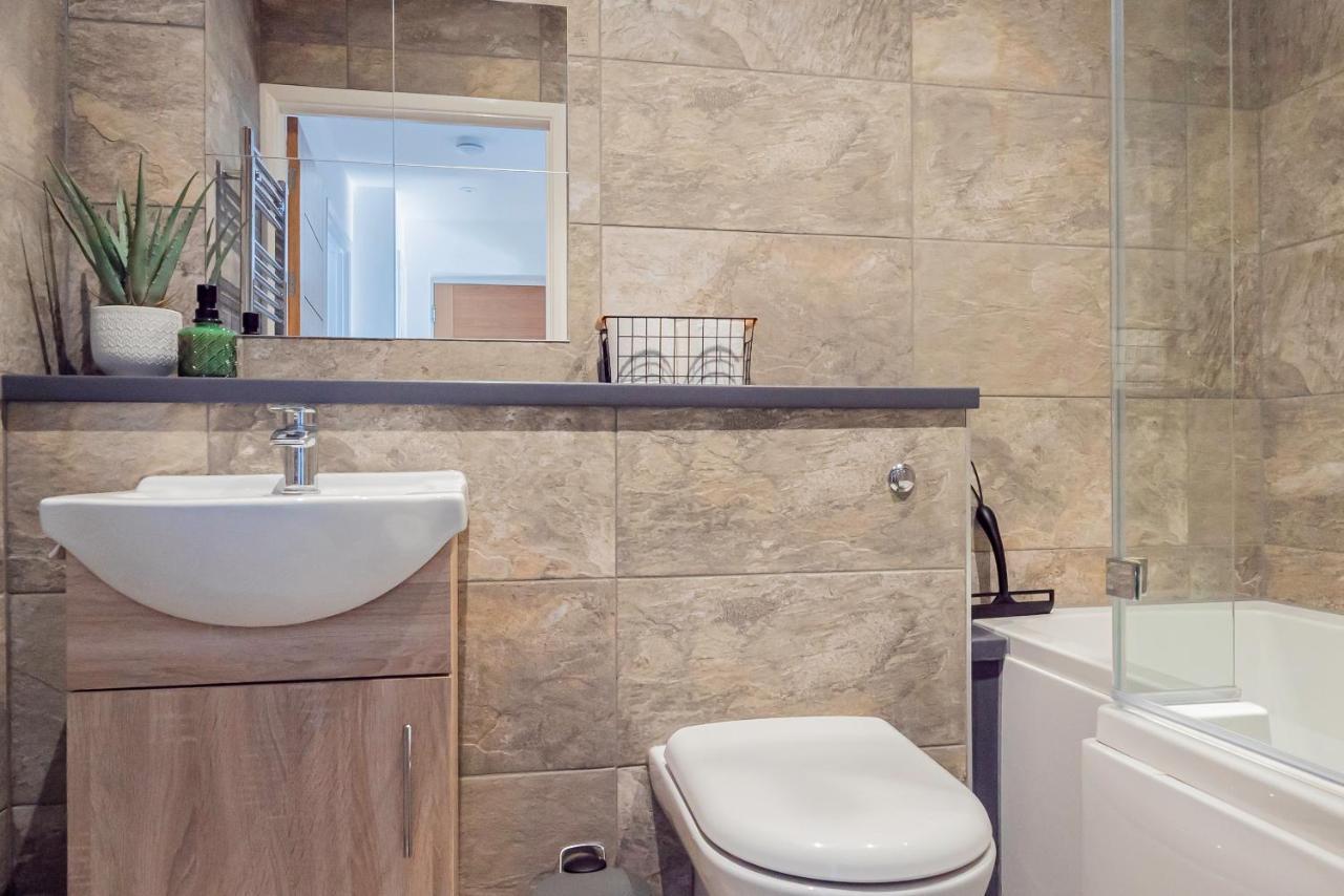 Modern 2-Bed Apartment Sleeps 5 Free Parking Apartment Southampton