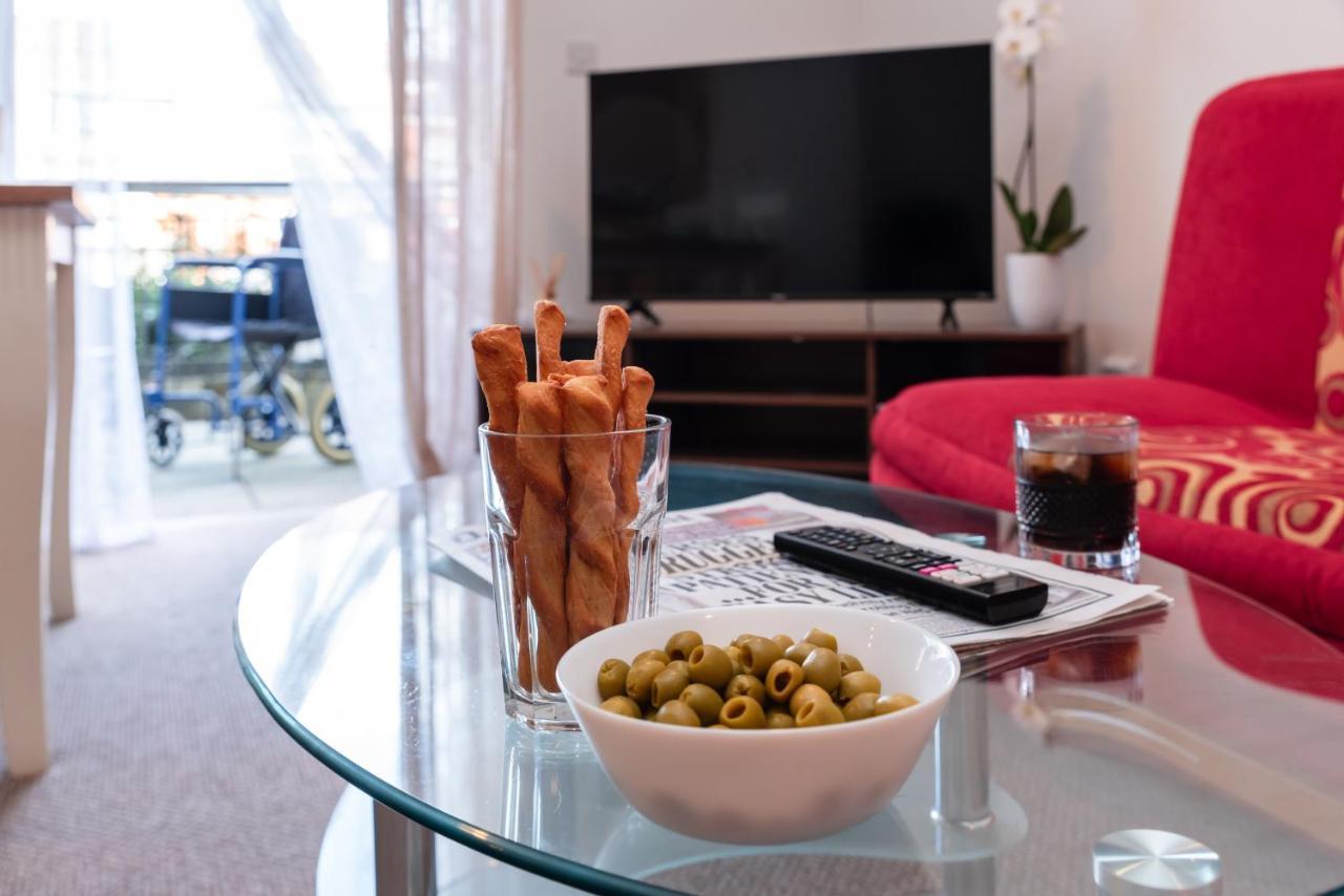 Accessible 2 Bedrooms Flat + P Apartment