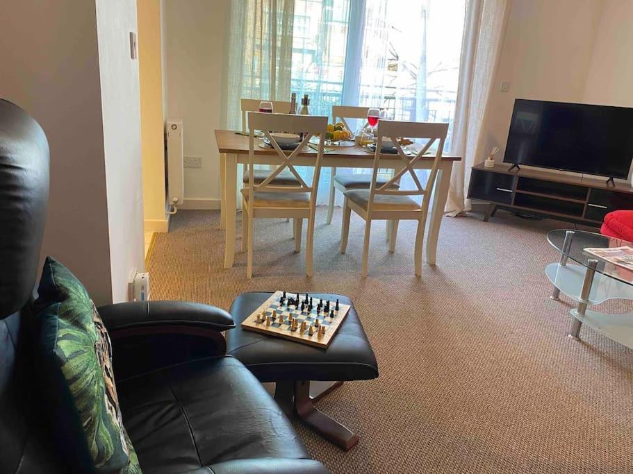 Apartment Accessible 2 Bedrooms Flat + P Southampton