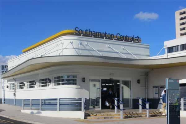 Modern 2 Bed Flat Southampton- Close To Station & Shops * Southampton