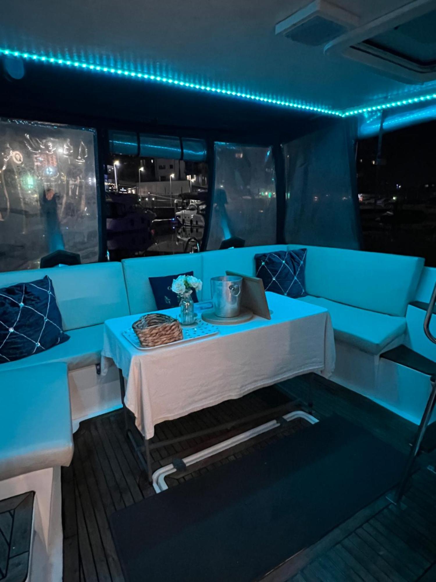 Luxury Yacht Haven: Ocean Village Marina Botel *