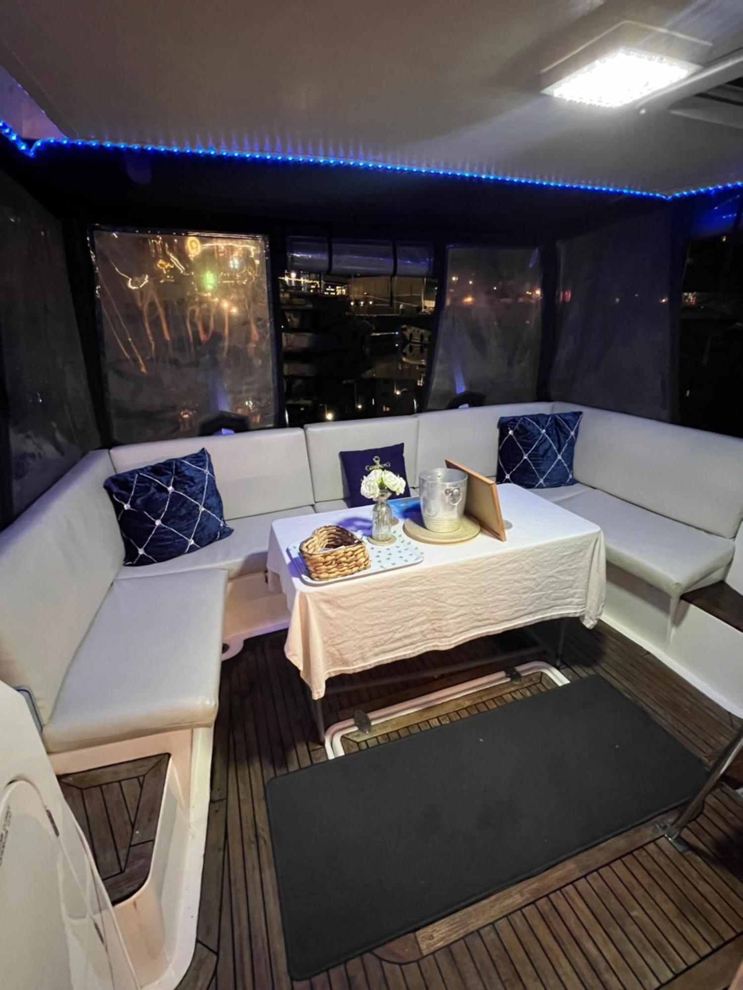 Botel Luxury Yacht Haven: Ocean Village Marina