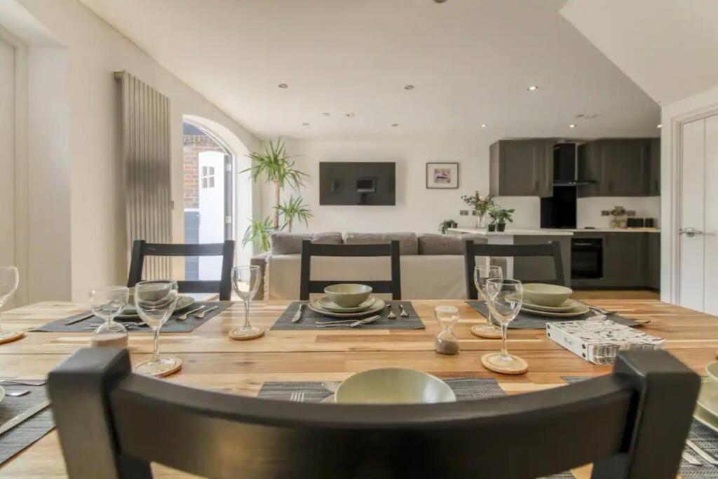 Stunning Two Bed House In City Centre, * Southampton