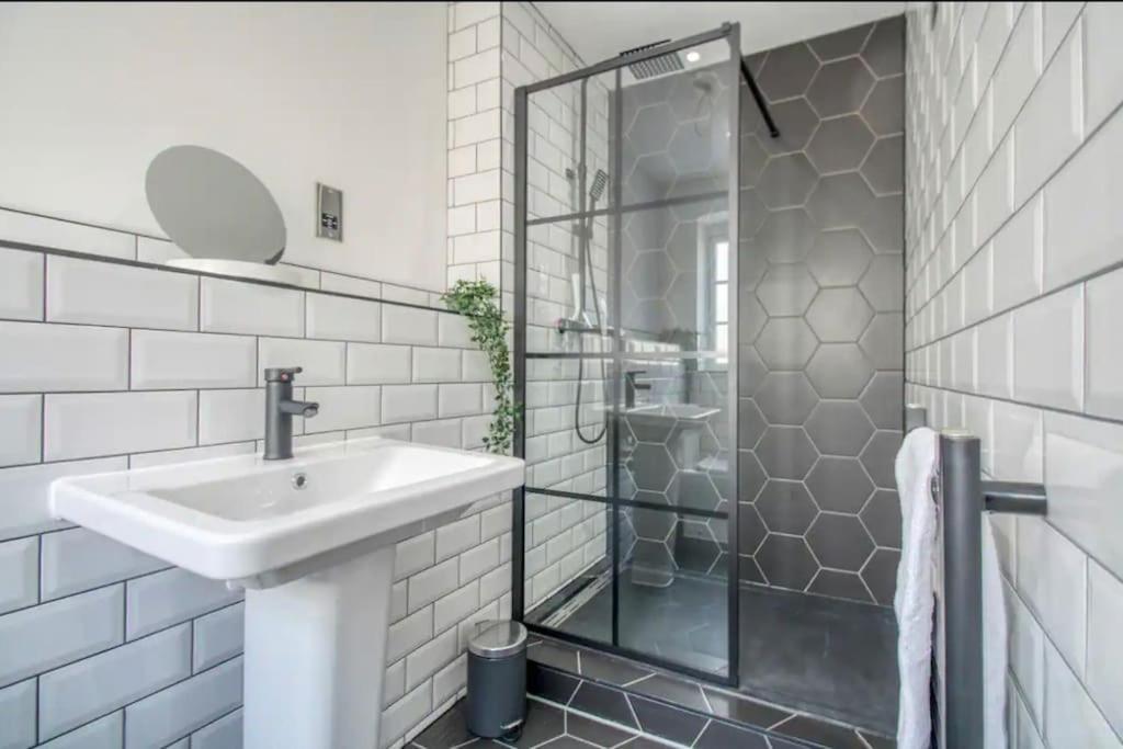 Stunning Two Bed House In City Centre,