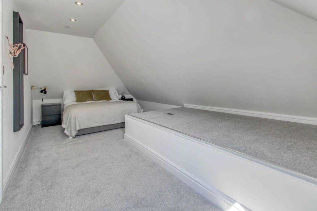 Holiday home Stunning Two Bed House In City Centre, *