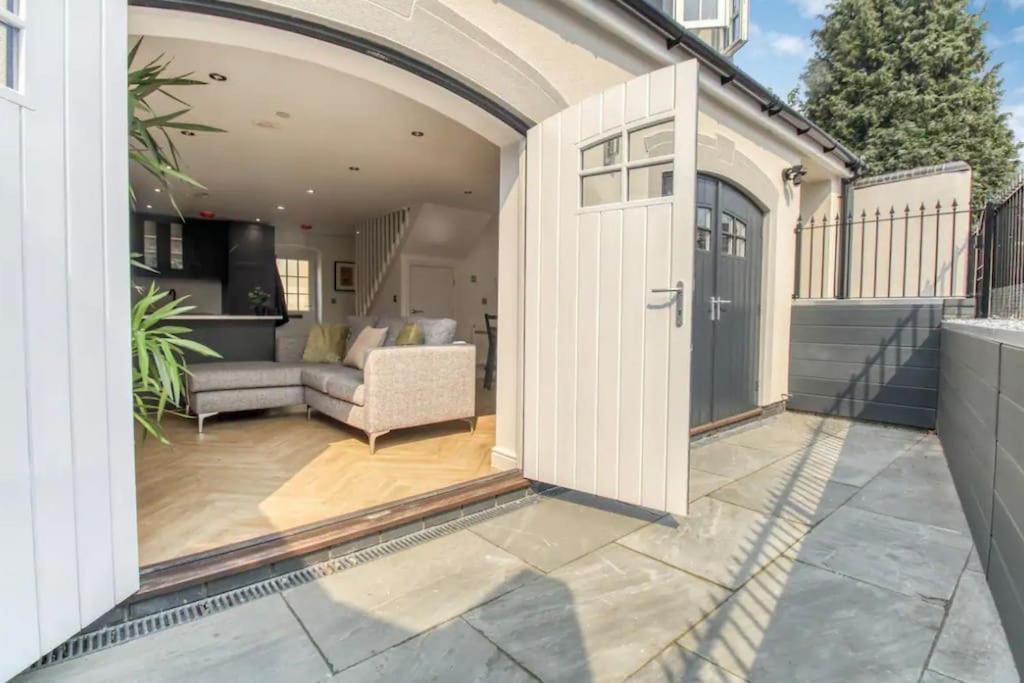 Stunning Two Bed House In City Centre, Holiday home *